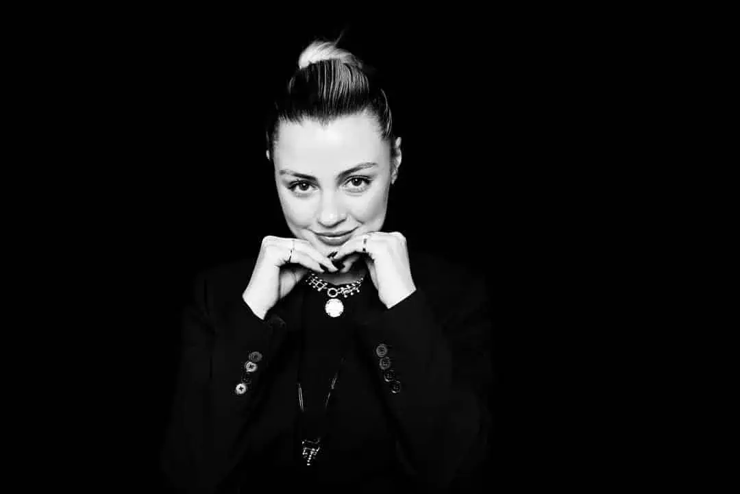 Portret alb-negru de nuntă - Nusifil Studio - cadru 4