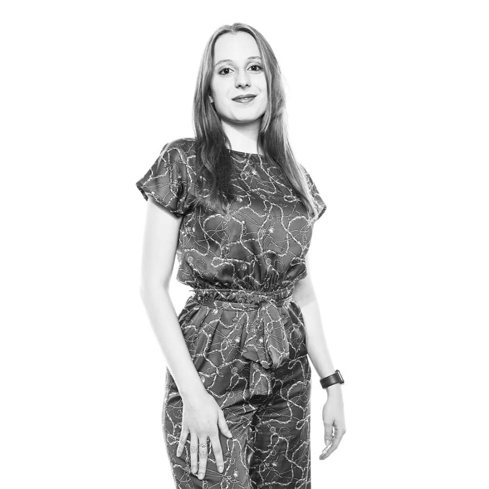 Portret alb-negru din The B&W Studio Experience - cadru 2