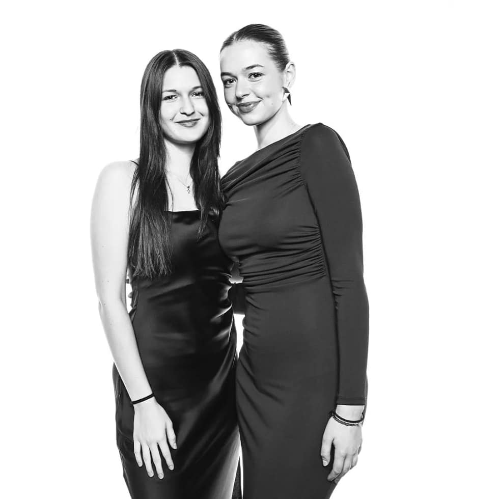 Portret alb-negru din The B&W Studio Experience - cadru 11